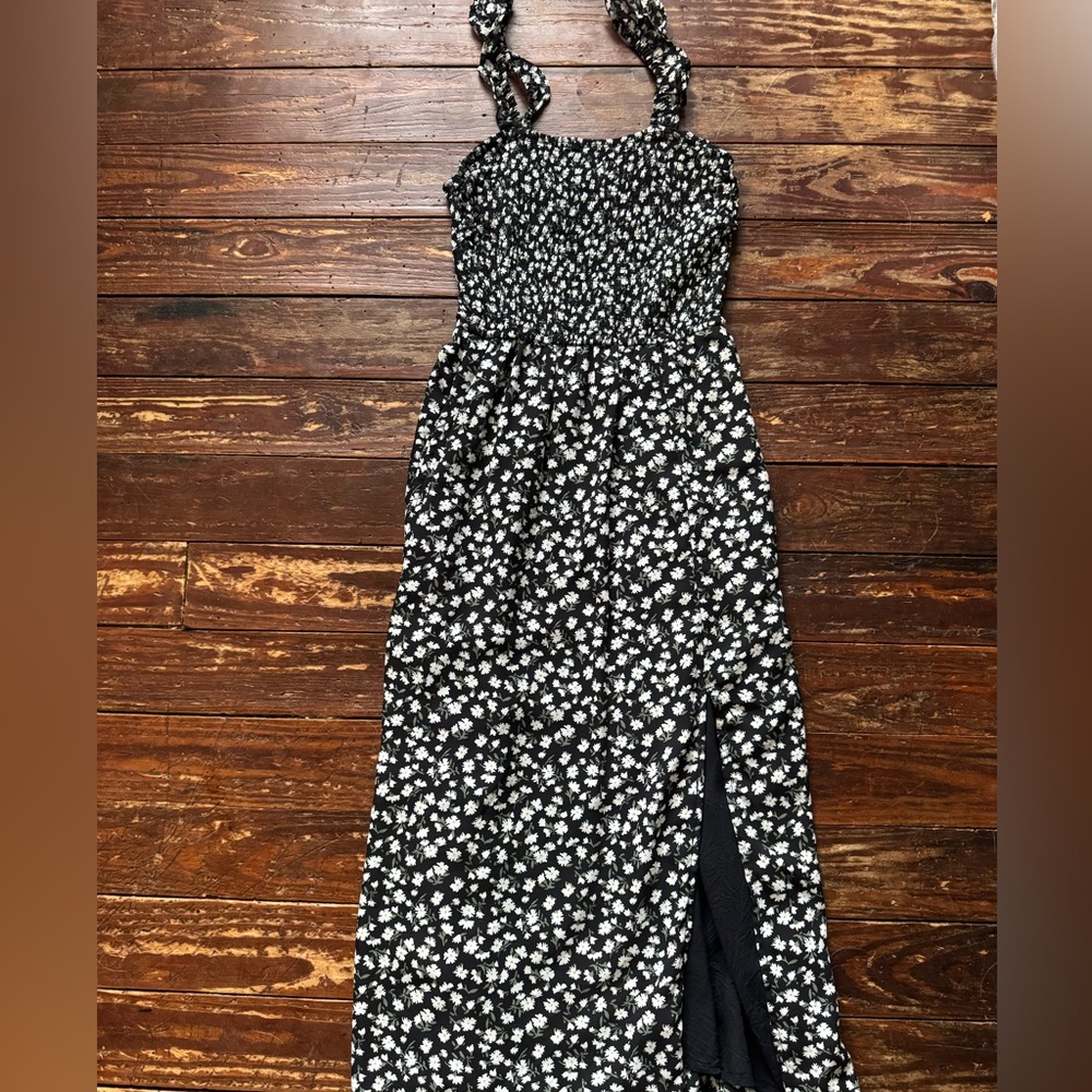 Abercrombie & Fitch Black and White Floral Midi Dress